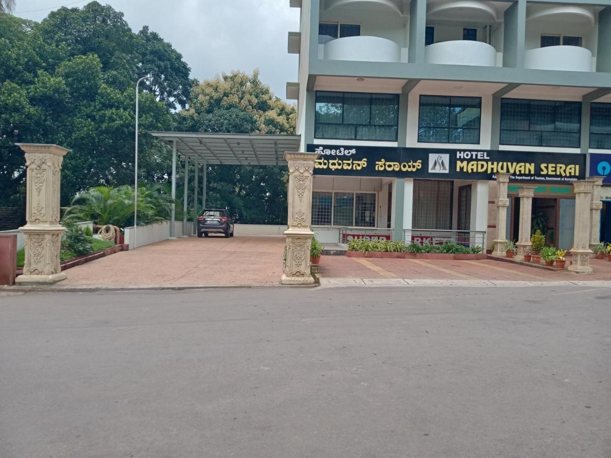 Hotel Madhuvan Serai Манипала Экстерьер фото