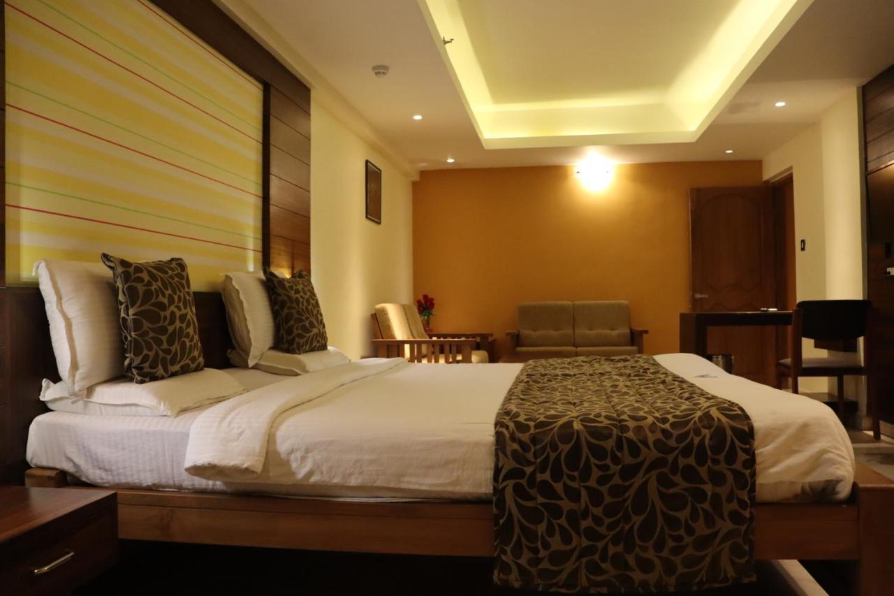 Hotel Madhuvan Serai Манипала Экстерьер фото