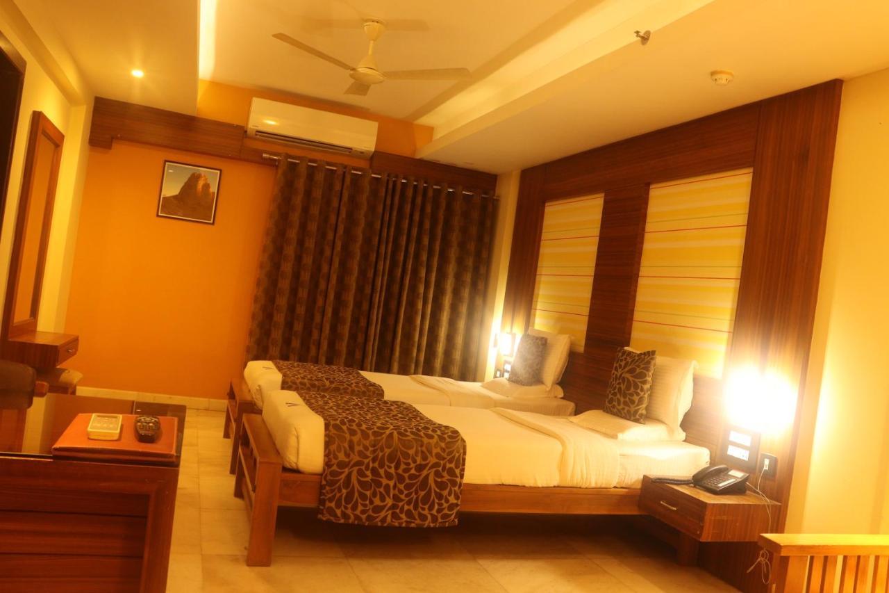 Hotel Madhuvan Serai Манипала Экстерьер фото