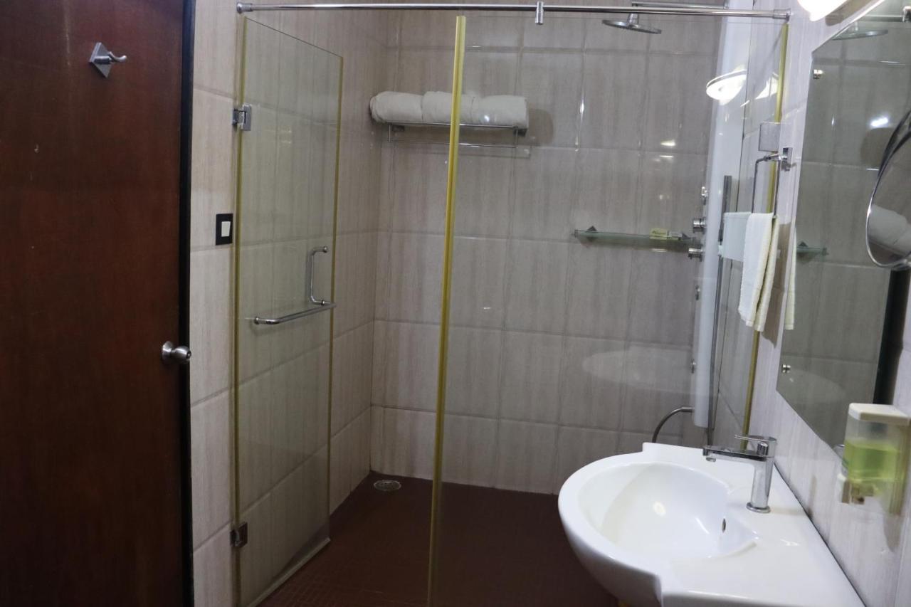 Hotel Madhuvan Serai Манипала Экстерьер фото