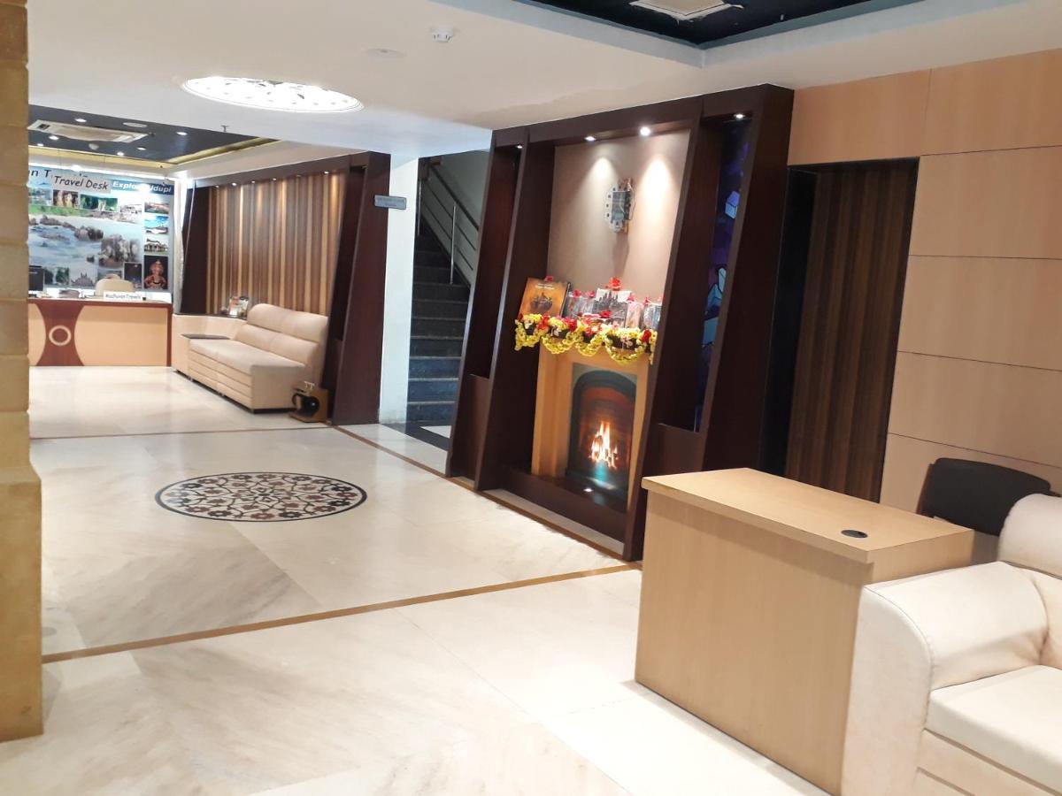 Hotel Madhuvan Serai Манипала Экстерьер фото
