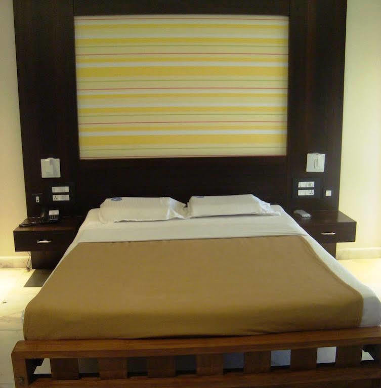Hotel Madhuvan Serai Манипала Экстерьер фото