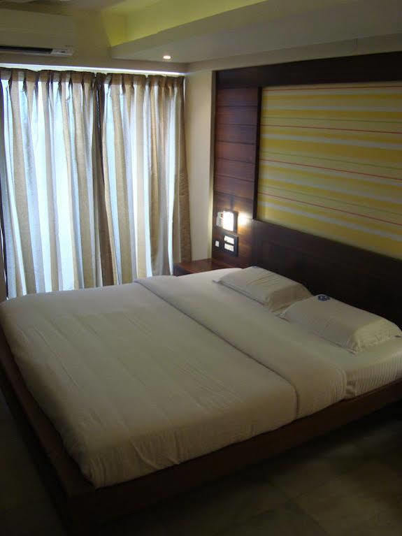 Hotel Madhuvan Serai Манипала Экстерьер фото