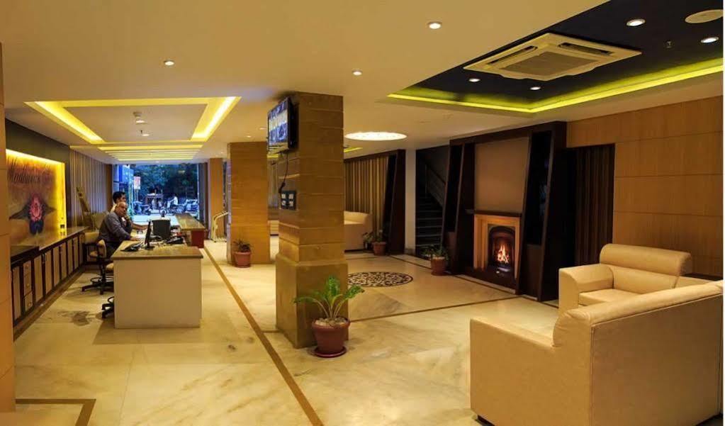Hotel Madhuvan Serai Манипала Экстерьер фото