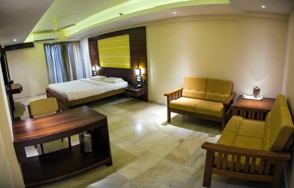 Hotel Madhuvan Serai Манипала Экстерьер фото